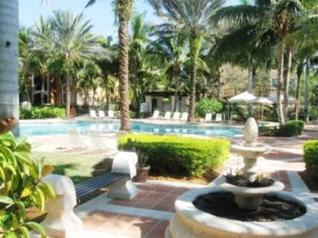***BEAUTIFUL  NAPLES TURNKEY  CONDO *** photo 14