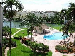 Gulf Shore Blvd. Bayfront Condo-Beach across street! photo 9