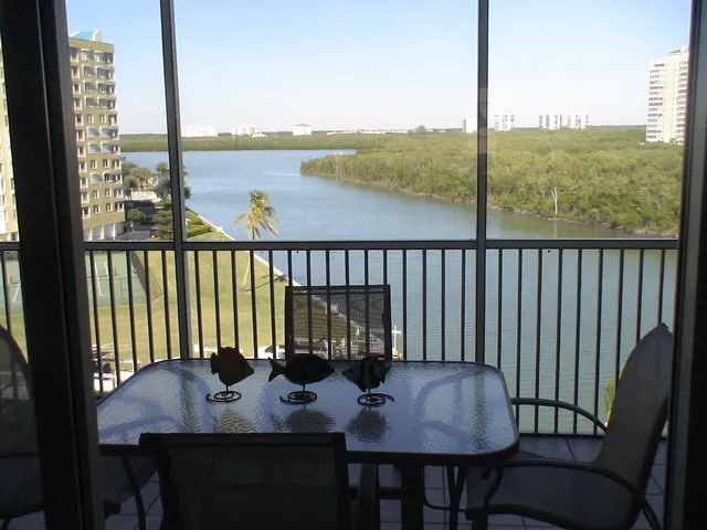 Enjoy your morning coffee on the screened lanai, overlooking the bay.