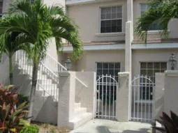 Beautiful Coach Home on a Lake in N. Naples photo 10