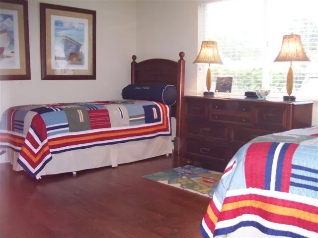 Large second bedroom with 2 twin beds!