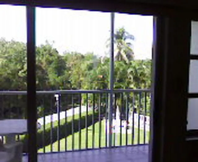 Relax on screened Lanai! Enjoy the view. Facing west and a little north.
