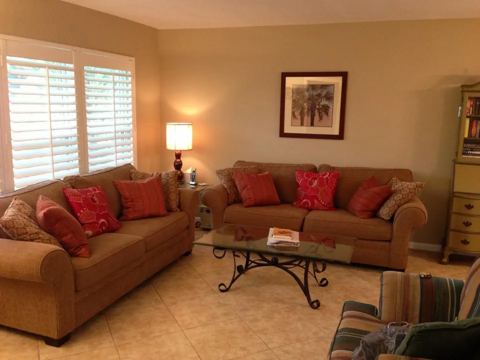 Living Room w TV, WiFi