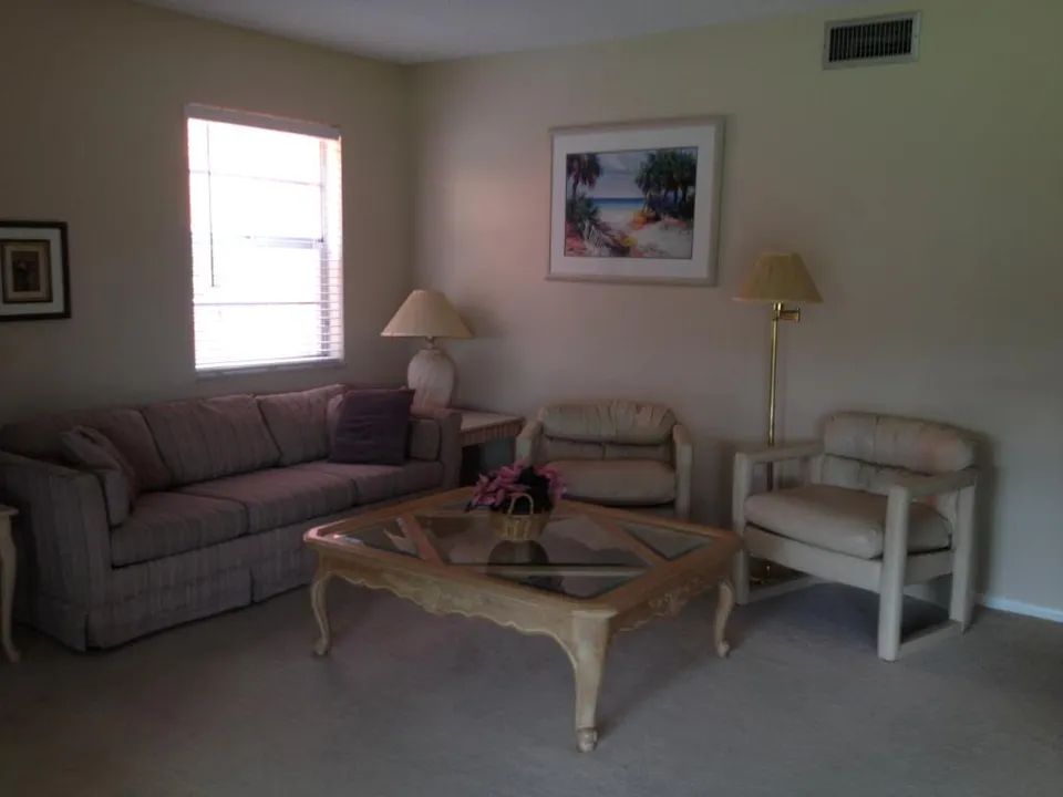 LIVING RM HAS SEATING FOR 5 + A FLAT SCREEN TV!