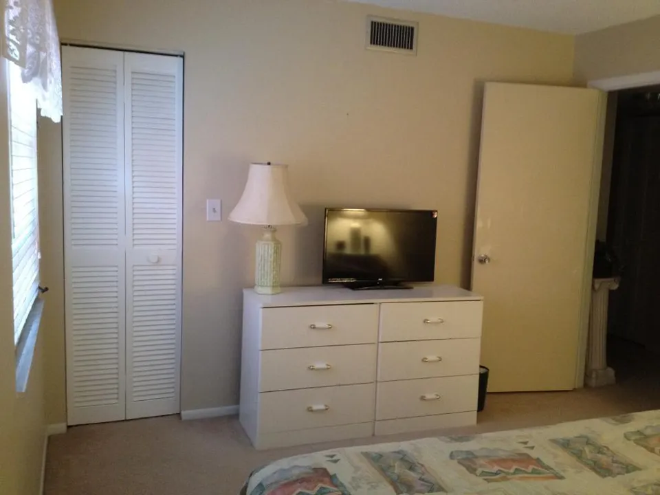 NEW FLAT SCREEN TVS IN BOTH BDRMS!
