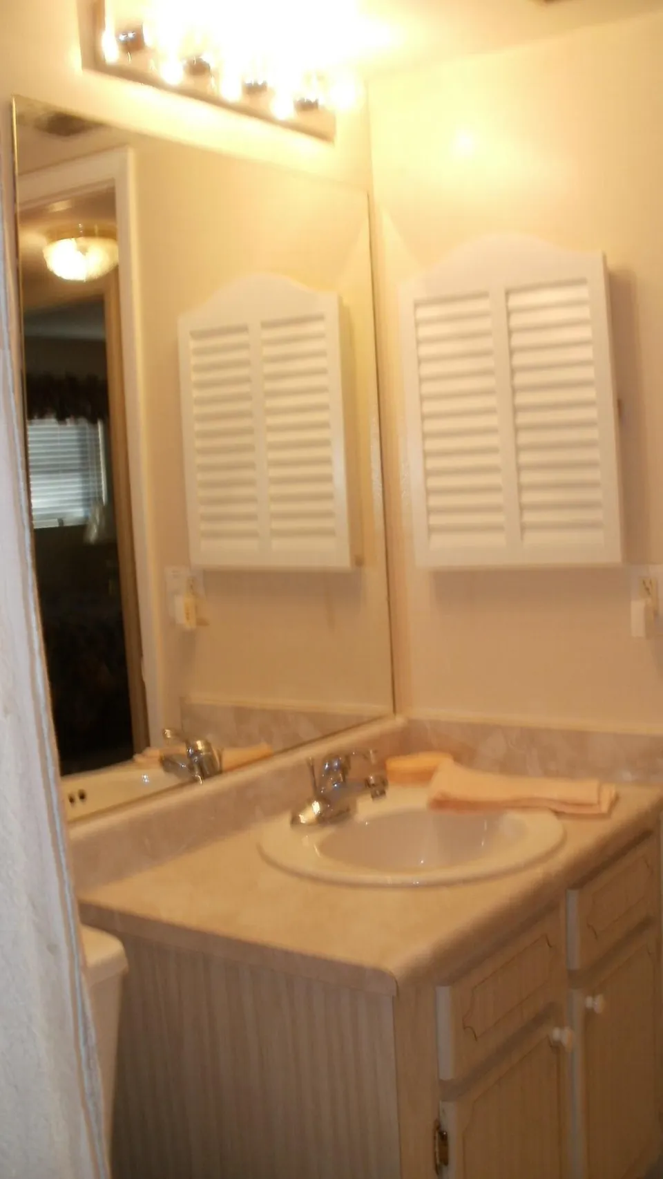 MORE OF THE GUEST FULL BATH