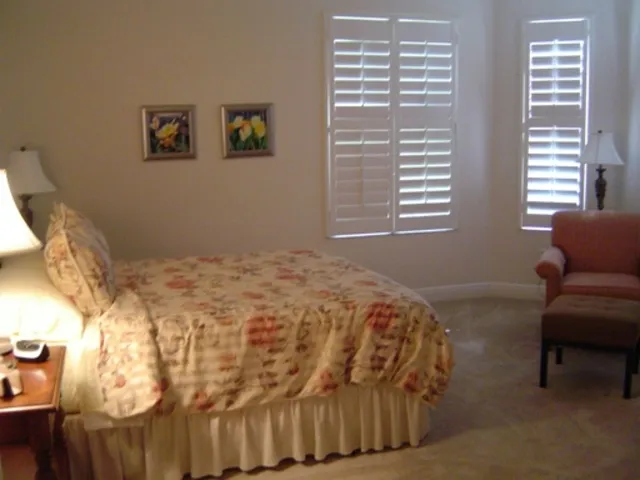 MASTER BEDROOM WITH SITTING AREA-INCLUDES FLAT SCREEN TV