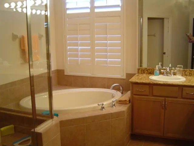 MASTER BATH WITH SEPARATE TUB AND SHOWER