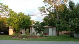 3/2 Single Family in Central Naples photo 1