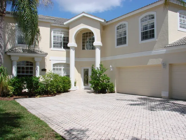 Stunning luxury home at its finest!!