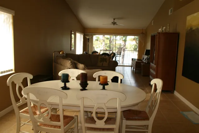 The dinning and family room.