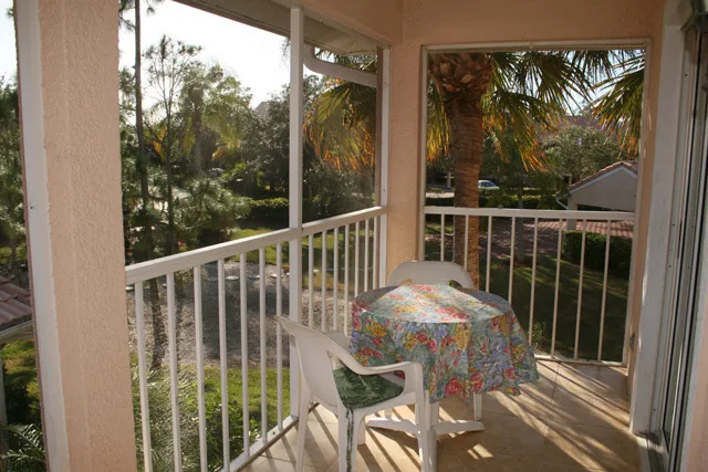 Front Lanai, great for enjoying breakfast as the sun rises. 