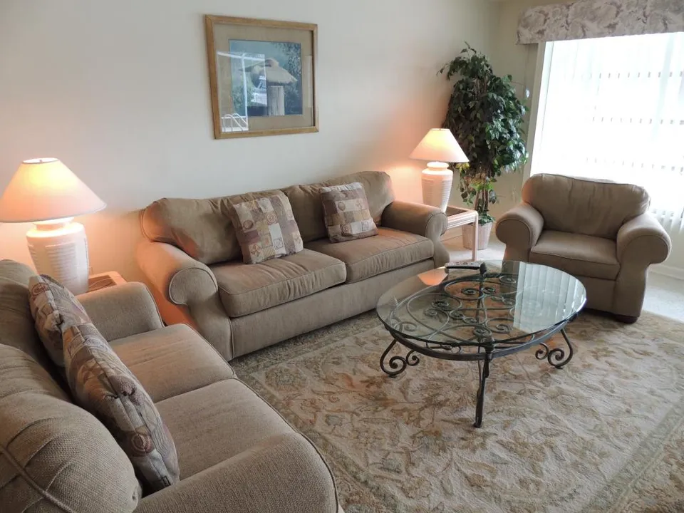 FALLING PRICES THRU 12-1 only $1400wk PRIVATE HOMES photo 7