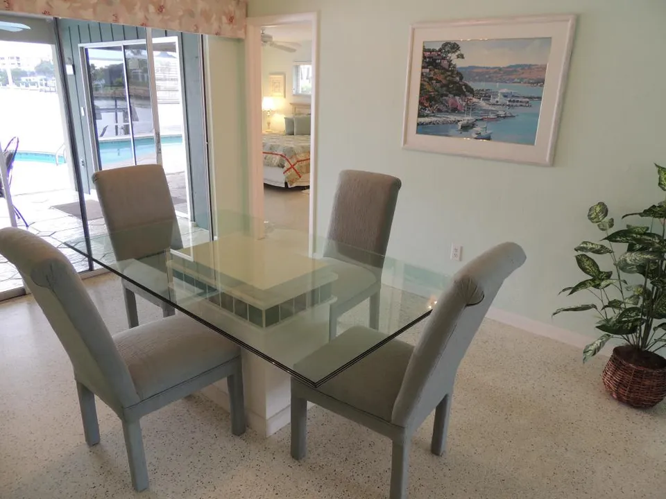 FALLING PRICES THRU 12-1 only $1400wk PRIVATE HOMES photo 8