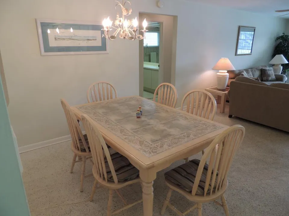 FALLING PRICES THRU 12-1 only $1400wk PRIVATE HOMES photo 10