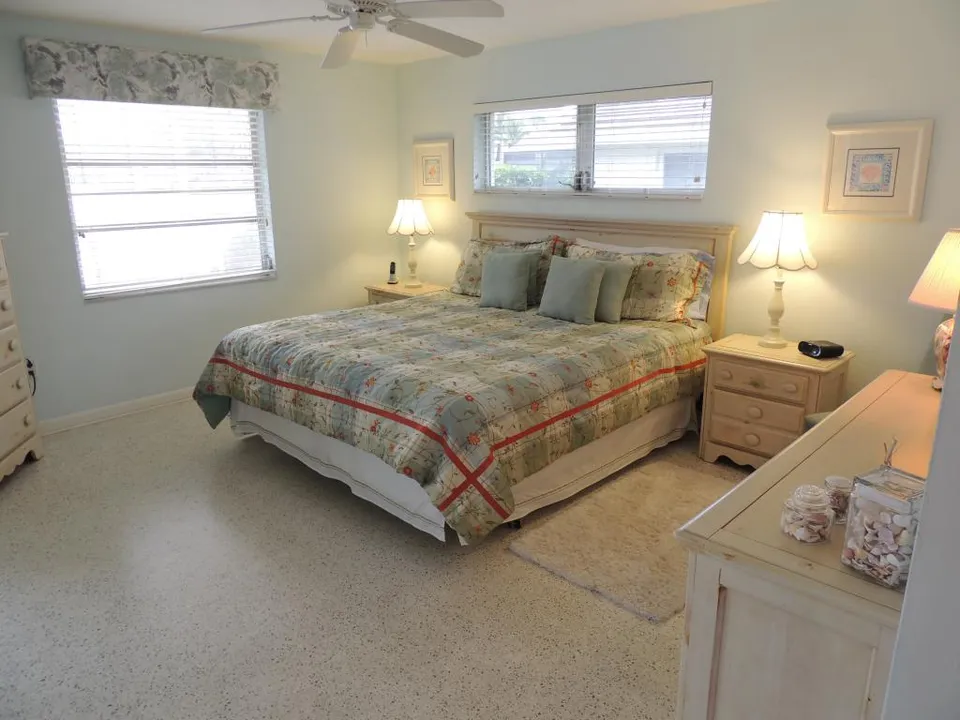 FALLING PRICES THRU 12-1 only $1400wk PRIVATE HOMES photo 11