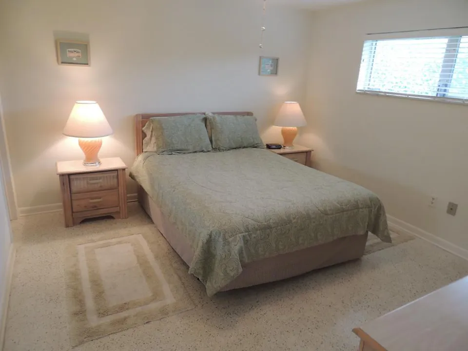 FALLING PRICES THRU 12-1 only $1400wk PRIVATE HOMES photo 13