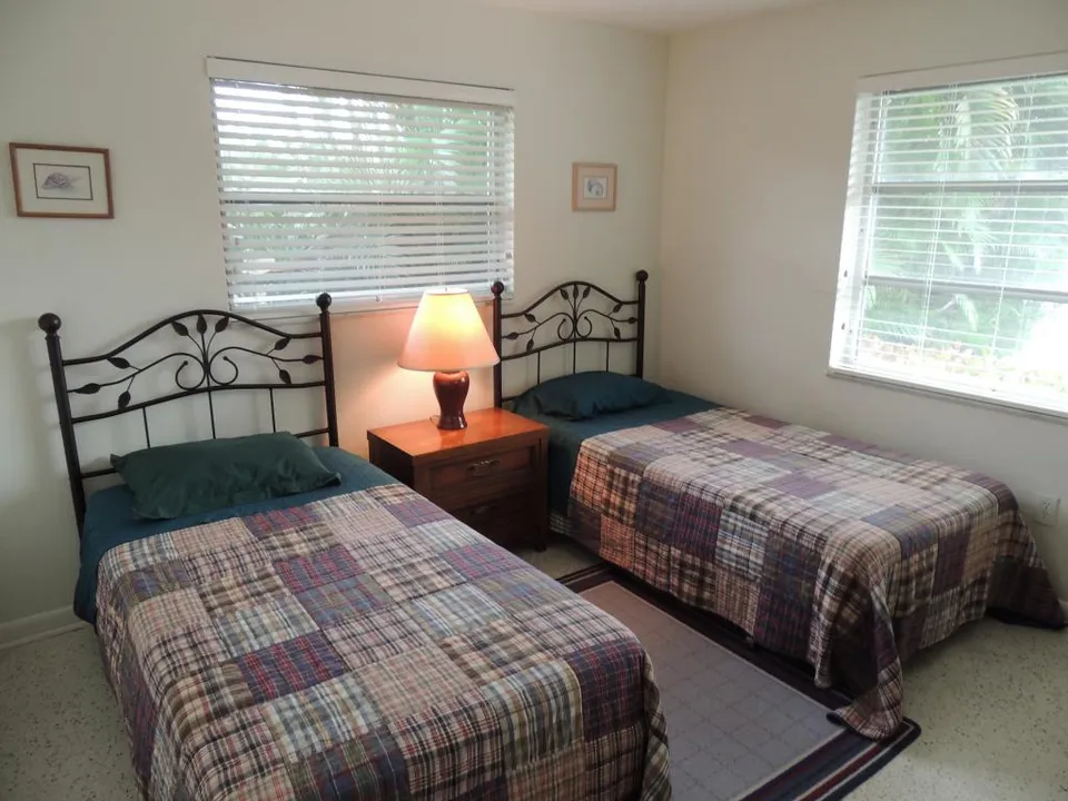 FALLING PRICES THRU 12-1 only $1400wk PRIVATE HOMES photo 14