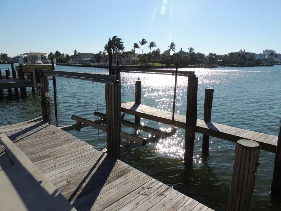 FALLING PRICES THRU 12-1 only $1400wk PRIVATE HOMES photo 17
