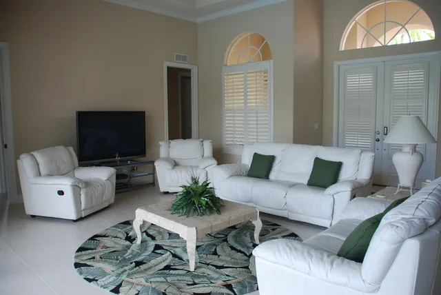 The Egret - Living Room