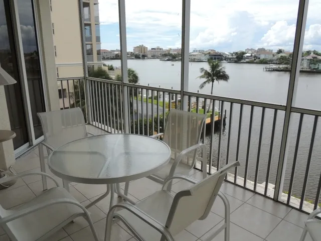 Lanai features endless bayviews - beautiful both day and night!