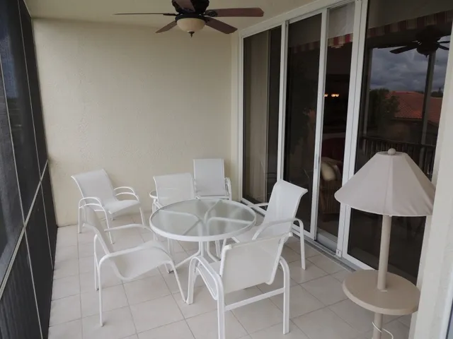 Spacious seating arrangements 