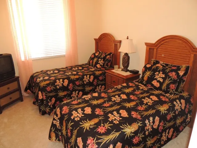 Heritage Bay #2036 guest room