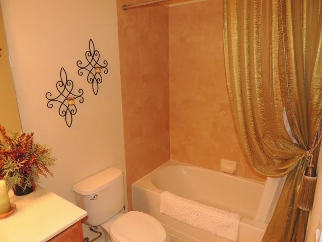 Heritage Bay #2036 guest bath