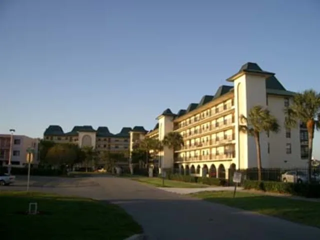 A well maitained 60 unit gated complex sitting directly on Vanderbilt Bay.