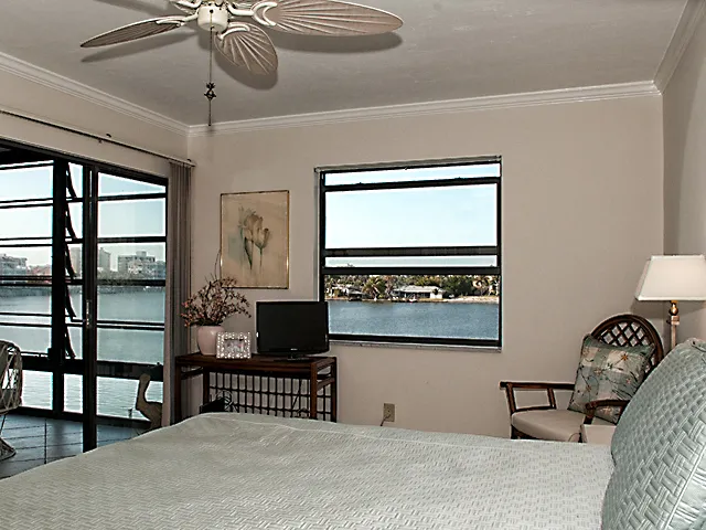 King size bed, ceiling fan, great views, all from the master bedroom!