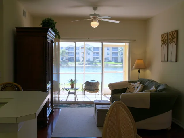 Living room/view of lake and lani