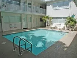 A chance to sunbathe or enjoy a quick dip before breakfast, lunch or dinner
