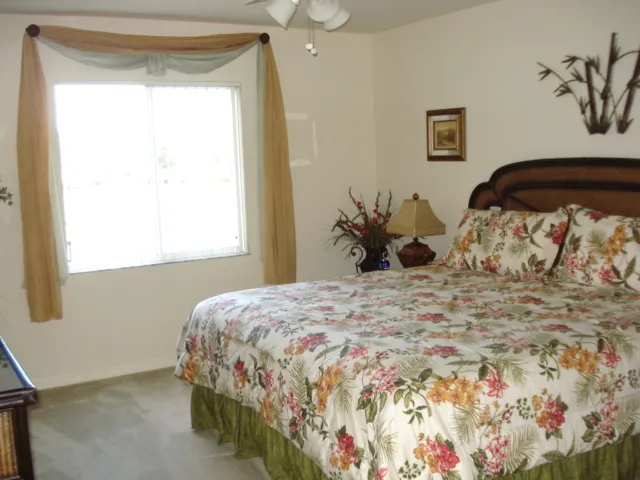 Master-Bedroom with king-size-bed