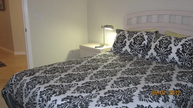Bedroom 2 - Queen Bed