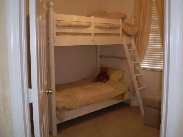 Bedroom 3 - 2 single beds