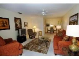 Spacious & comfortable lounge