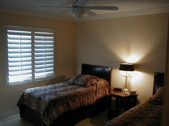 Twin bedroom for guests, adjoins second full bathroom