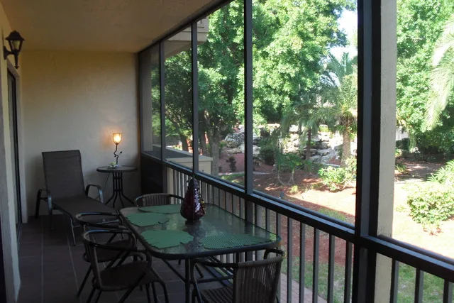 Our lovely lanai w/ new furniture. Enjoy the waterfalls & spectacular view!