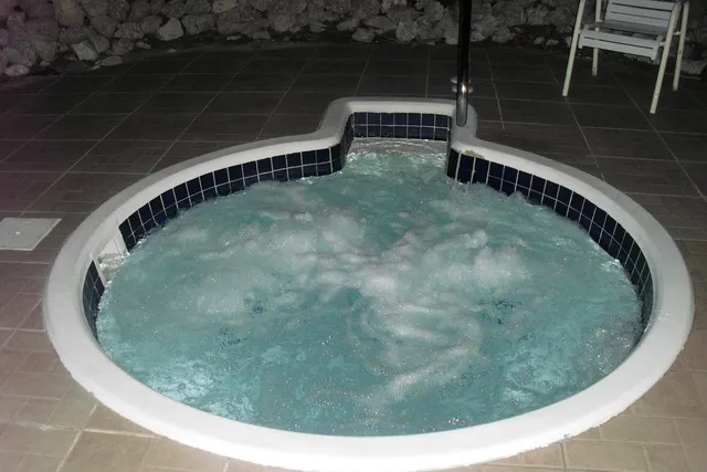 The hot tub on the Park Shore island!
