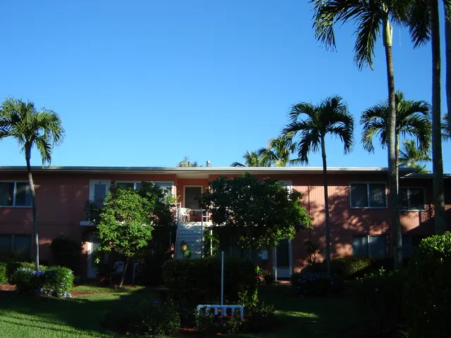 Old Naples Condo Near the Beach photo 6