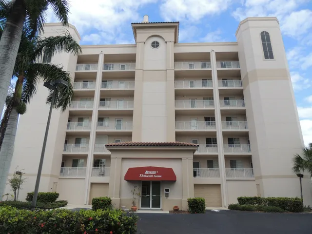 Gorgeous condominium direct on the bay & across the street from the beach
