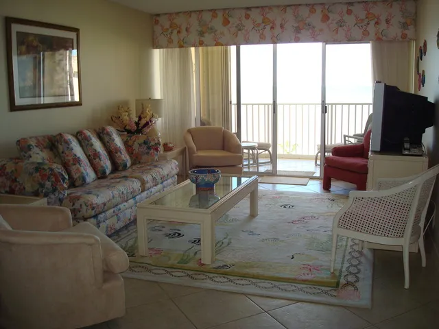 #807 living room with TV & full view of the beach & gulf