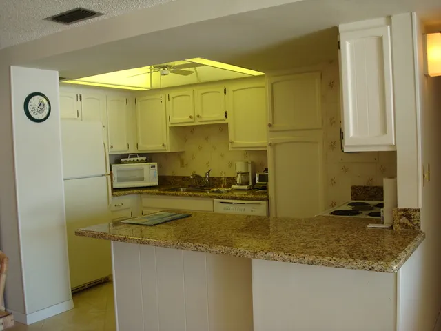 # 402 fully stocked kitchen