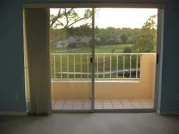 Mater Bedroom, with view of the golf course;balcony 