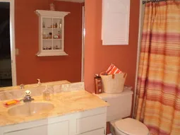 Bright Modern Batthroom #1