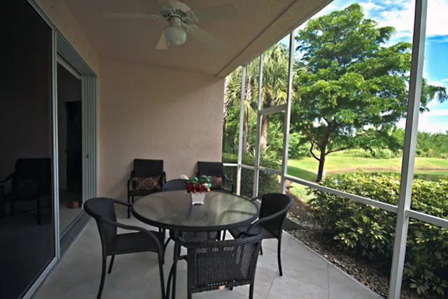 Luxury Carlton Lakes Condo photo 4