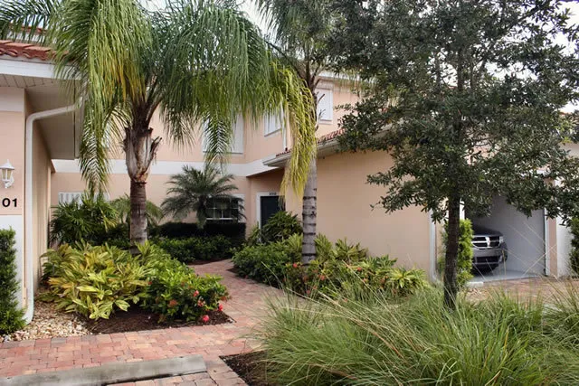 Luxury Carlton Lakes Condo photo 5