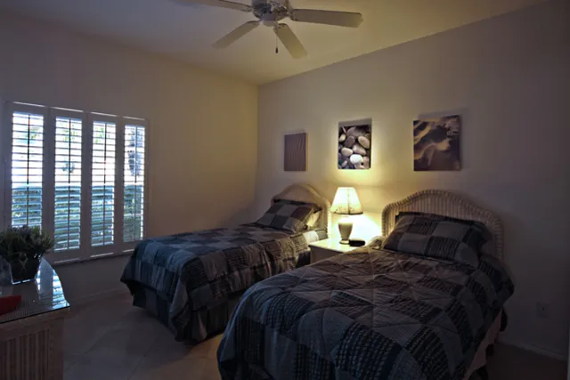 Luxury Carlton Lakes Condo photo 11