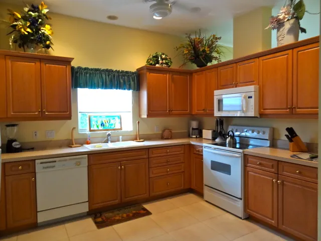 Spotlessly clean and modern kitchen with all the amenities of home