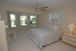 The mastersuite has a bay window and is spacious